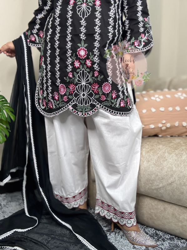 Roohi Three Piece Set