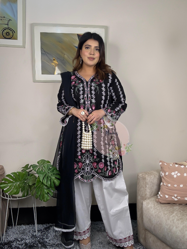 Roohi Three Piece Set
